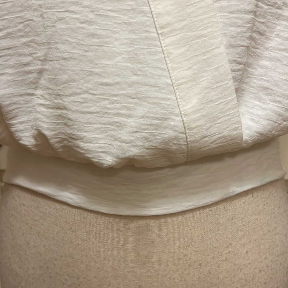 Nine West V Neck Surplice Blouse in White, Size XSmall, EUC - Picture 5 of 17